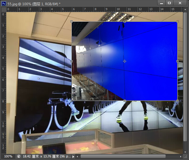 用Photoshop CS6裁剪图像和移动图像的方法