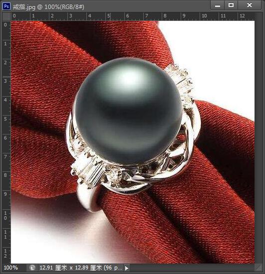 使用PS“模糊工具”降低图像相邻像素实现模糊效果