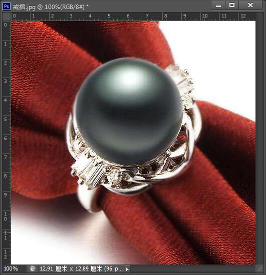 使用PS“模糊工具”降低图像相邻像素实现模糊效果