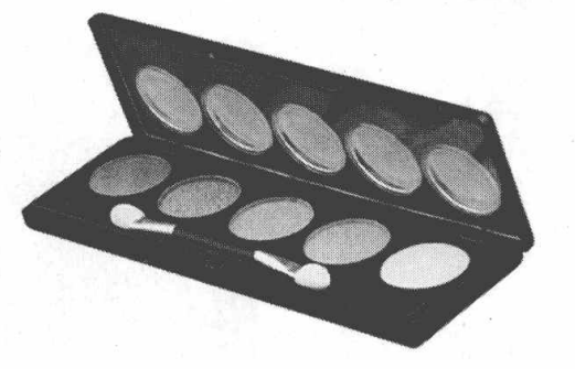剪贴蒙版：使图层中的内容来覆盖它的上一个图层