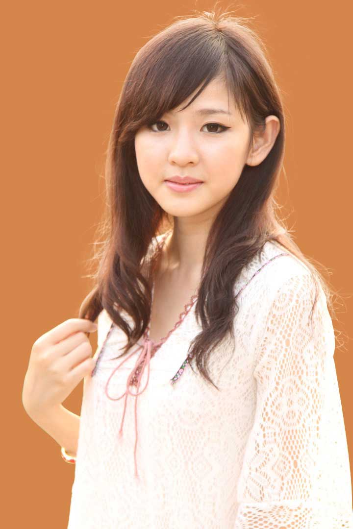 PS快速抠出很多细毛发的美女人像并更换背景教程