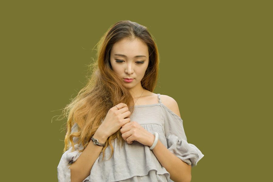 Photoshop如何快速完美地抠出长发飘飘的美女图片的方法