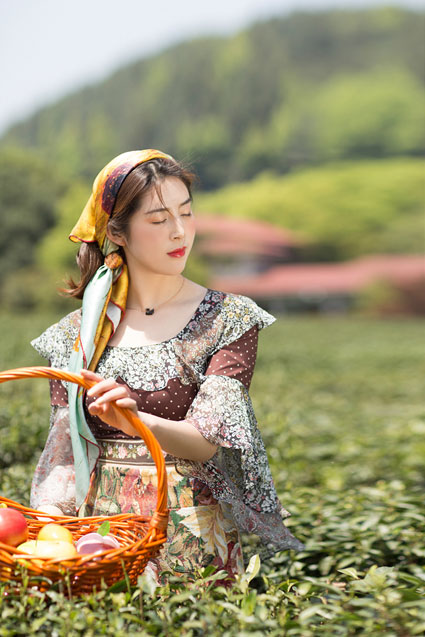 PS模拟重色调油画风格人像照片教程