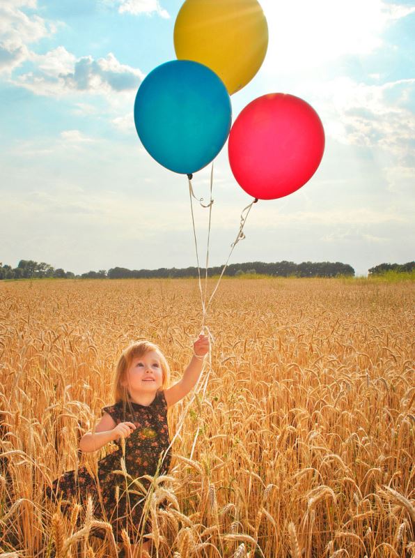 ps把昏暗室外儿童麦田照调成午后暖暖的效果教程