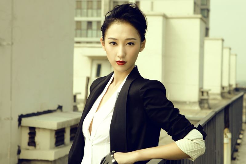 ps把美女人物图片调成有气质好看的复古色效果教程