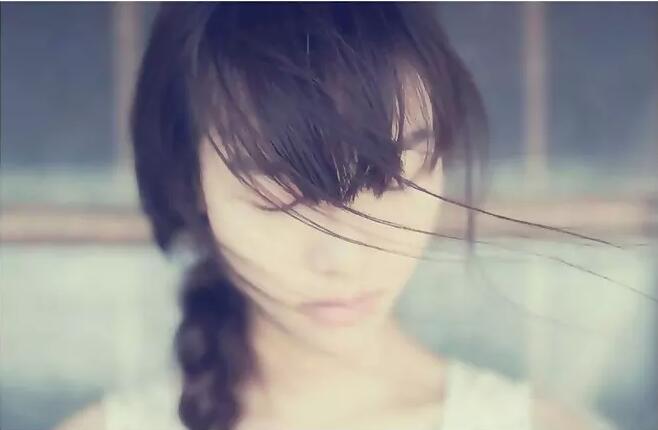 ps将图片调出文艺蓝黄色效果