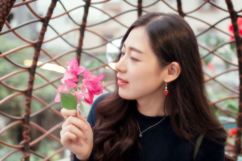 ps给美女人物图片调出唯美柔和效果教程